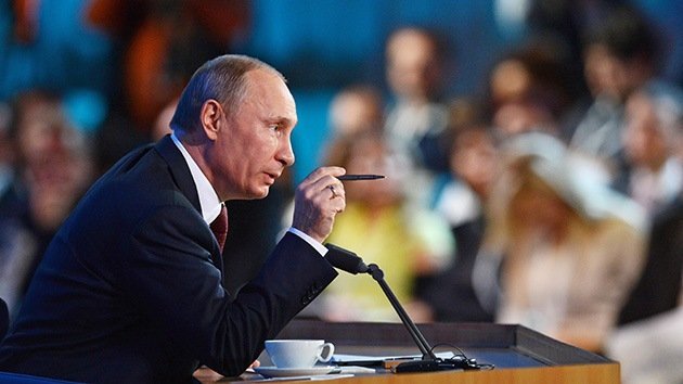 Vladímir Putin concede una rueda de prensa ante 1.300 periodistas locales y extranjeros