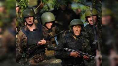 Cercan a la banda caza policías, un delincuente resulta muerto