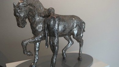 Esculturas chinas que funden acero y lengua