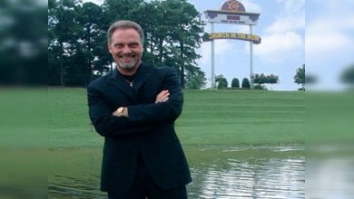 Un pastor revela su homosexualidad para salvar a los jóvenes gays suicidas