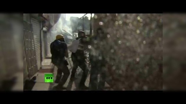 El equipo de RT ha resultado afectado por los gases lacrimógenos empleados por la policía en Taksim