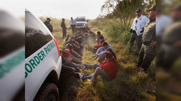 Detienen en México un camión con 'sobrecarga' de sin papeles: 140 en un mismo vehículo