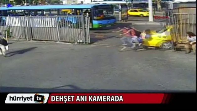 Autobús fuera de control atropella a decenas de peatones en Turquía