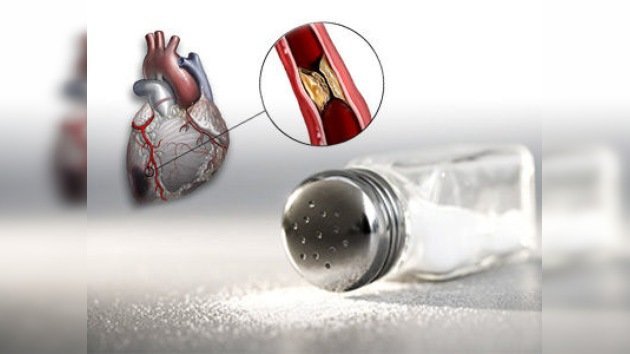 El consumo excesivo de sal tiene el mismo efecto nocivo que fumar