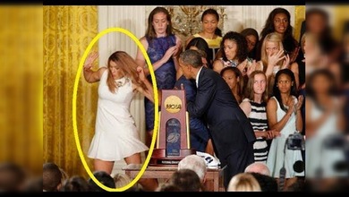 Incidente en la Casa Blanca: una basquetbolista se cae del escenario al acercarse Obama