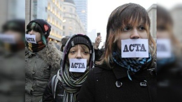 Los polacos protestan contra el ACTA antipirata