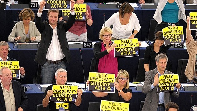 El Parlamento Europeo 'entierra' el ACTA