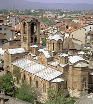 Los templos serbios de Kosovo 'dejados de la mano de Dios'... y de la KFOR