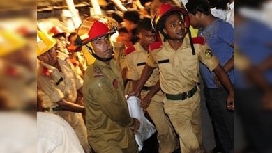 Más de 100 muertos tras un incendio en Bangladés