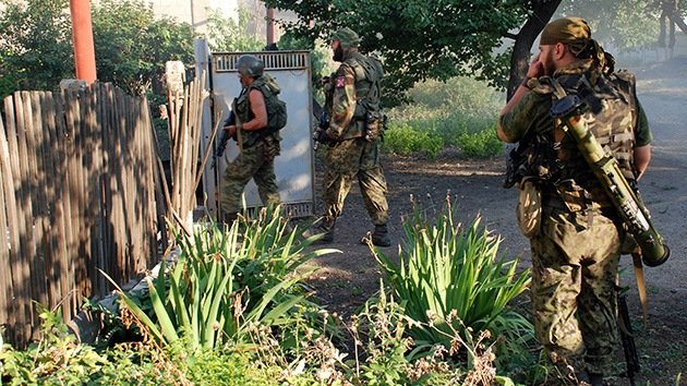 Autodefensas de Donbass apoyan el llamado de Putin para crear un corredor humanitario