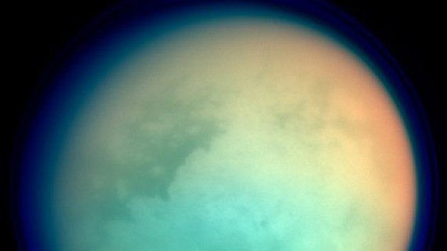 Fotos: Nuevas imágenes de los misteriosos lagos de Titán, el mayor satélite de Saturno