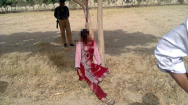 Una mujer es violada en grupo y ahorcada en un árbol en Pakistán