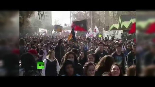 Chile: 80.000 estudiantes marchan exigiendo una reforma de la educación