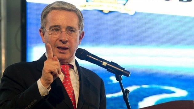 Uribe y sus "fuerzas oscuras" amenazan a Chávez en Venezuela
