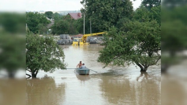 Siguen buscando sobrevivientes de la inundación en Arkansas