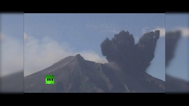 El volcán de Sakurajima libera su ira con una nube de ceniza de 5 kilómetros de altura