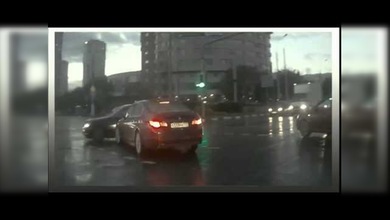 Un 'auto fantasma' aparece de la nada y casi provoca un accidente