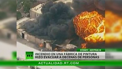 Un fuerte incendio obliga a evacuar a decenas de personas en Sydney