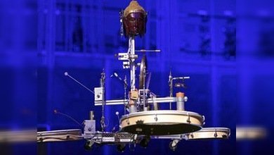 Un vídeo muestra a robots tocando música junto a estudiantes en una orquesta