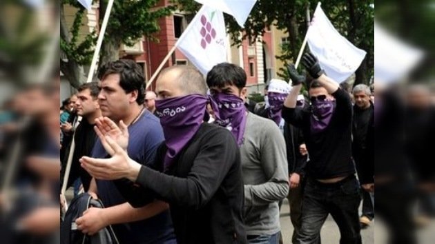 "Mijaíl se irá", lema que marca las manifestaciones en Georgia