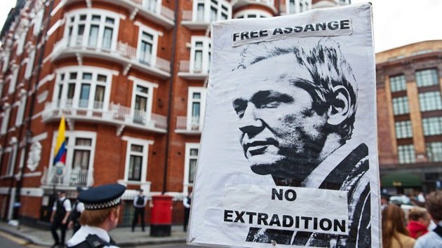 Baltasar Garzón: Sería ilegal arrestar a Julian Assange si va al hospital