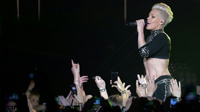 Detienen a un joven en Australia por tuitear "bomba" en un concierto de Pink