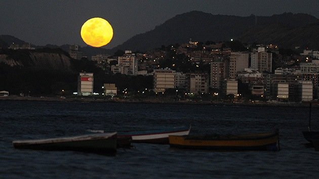 Fotos: La luna azul brilla en el cielo nocturno