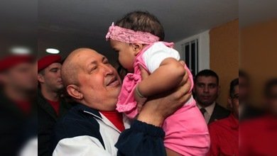 Chávez encabeza la entrega de viviendas a damnificados