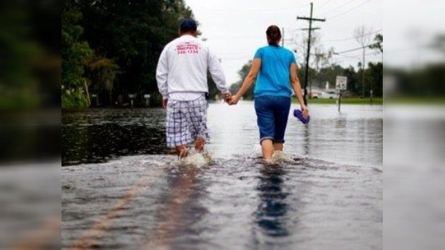 Decenas de miles de estadounidenses evacuados por las inundaciones