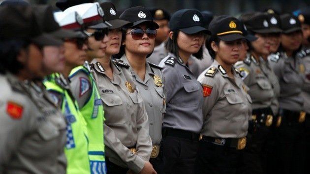 Video: Polémica por el test de virginidad que deben pasar las aspirantes a la Policía indonesia