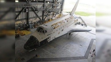 Neil Armstrong considera “lamentable” el fin de la era de los transbordadores