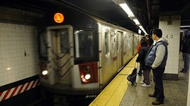 “Derrote a la yihad”: lanzan una provocativa campaña en el metro de Nueva York