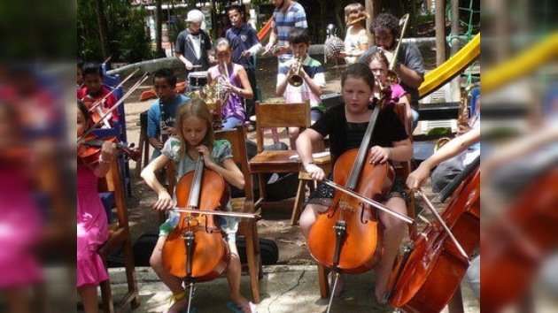 Costa Rica declara la guerra a la delincuencia juvenil con el violín en la mano