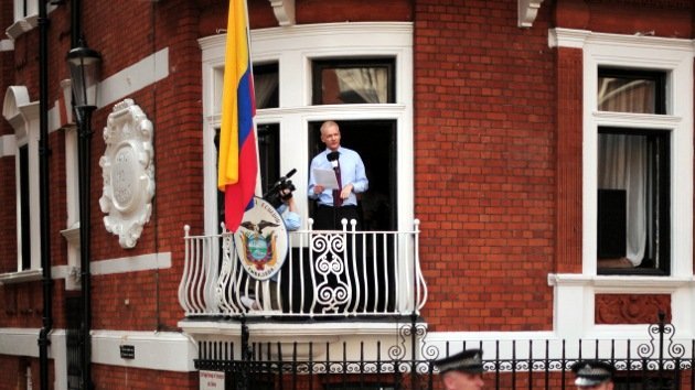 Assange sobre su vida en la embajada de Ecuador: “Es un poco como estar en una estación espacial”