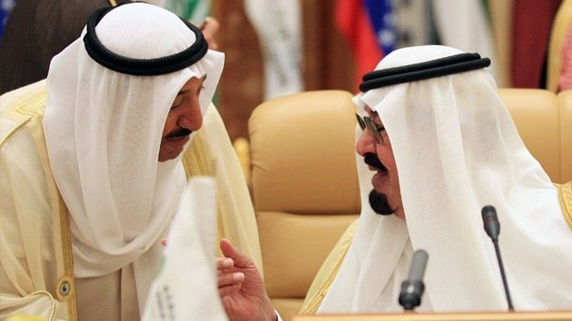 Precios bajos del petróleo como plan de Arabia Saudita contra Irán e Irak