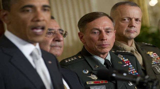 El Congreso investiga si el escándalo sexual de Petraeus tiene un trasfondo político