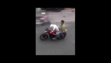 ¿Había visto un perro manejar una moto?