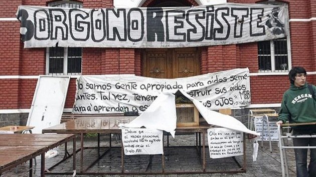 Chile tratará sin contemplaciones a los estudiantes que protesten: fuera becas
