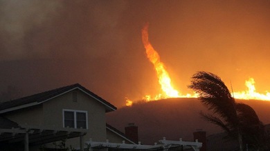 Video: Espectacular tornado de fuego en Australia