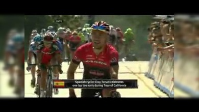 Ciclista festeja su triunfo pero se da cuenta que le falta una vuelta para llegar a la meta