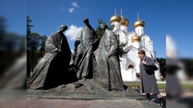 Una columna conmemora el Milenio de Yaroslavl