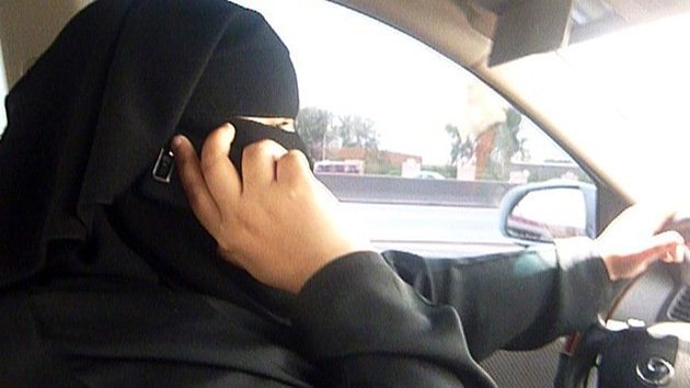 Derecho a conducir: las sauditas se graban al volante en una nueva campaña