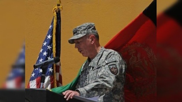 Petraeus asume el mando de las tropas internacionales en Afganistán
