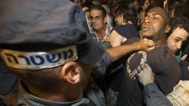 VIDEO: La Policía israelí dispersa con violencia a los manifestantes