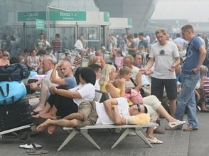 Los aeropuertos de Moscú cancelan vuelos por el humo