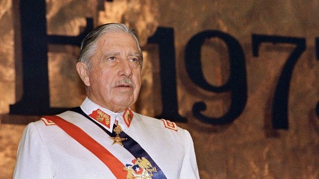 Abren el testamento original de Pinochet