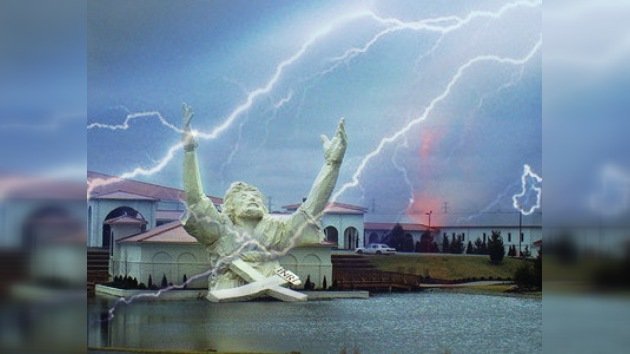 Un rayo incendia una gran estatua de Jesucristo en Ohio
