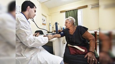Los griegos, sin servicios médicos pero con más armas