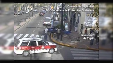 Una lancha casi atropella a un peatón