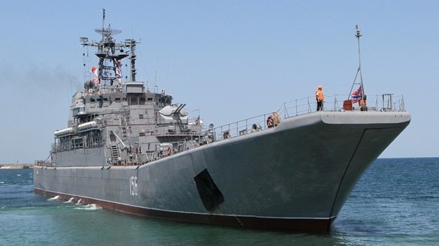 Un gran buque de desembarco ruso se prepara para zarpar hacia Siria